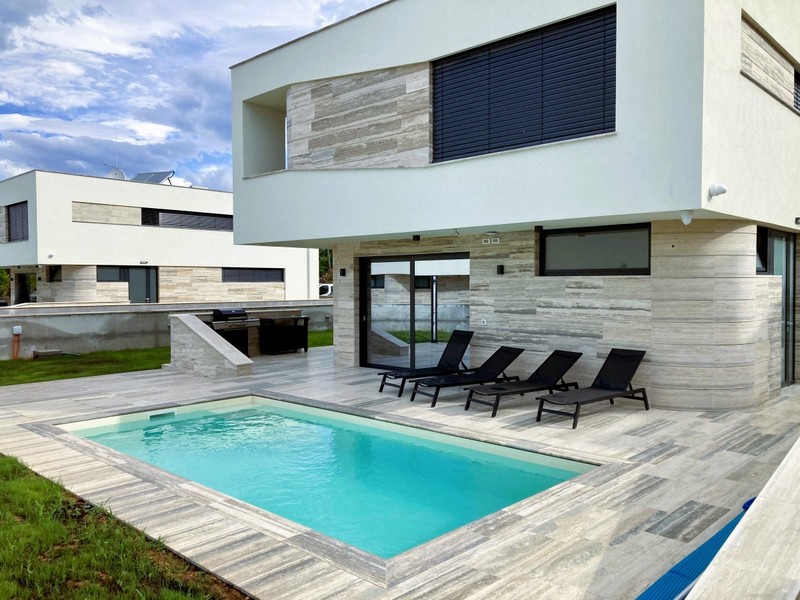Piscine de la villa H3846 près de Zadar en Croatie.