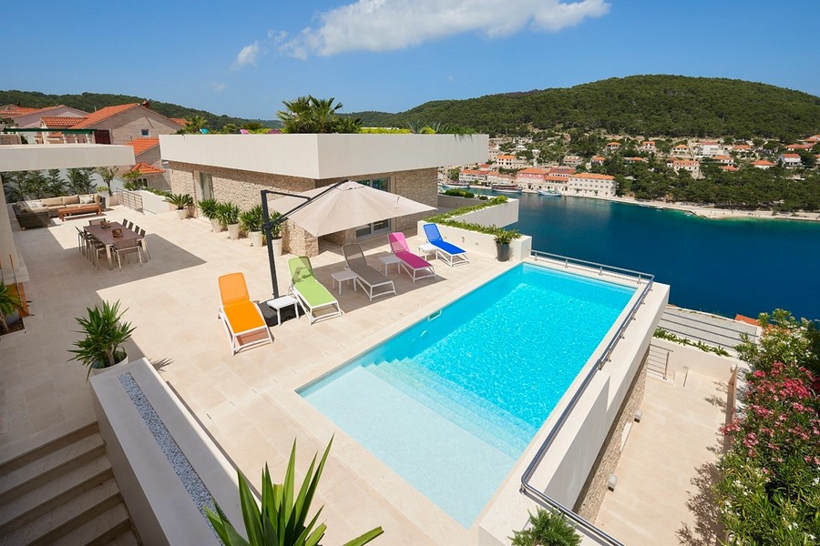Villa avec piscine et vue mer à vendre en Croatie.
