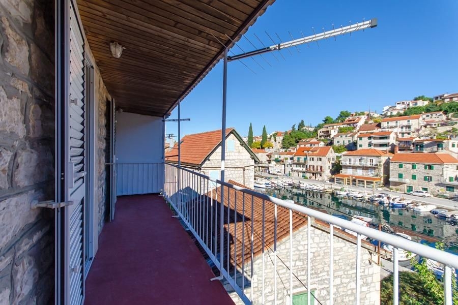 Maison en bord de mer à vendre, île de Solta, Croatie.