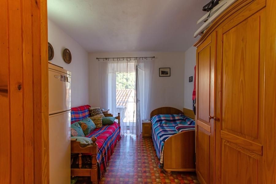 Chambre avec penderie et balcon