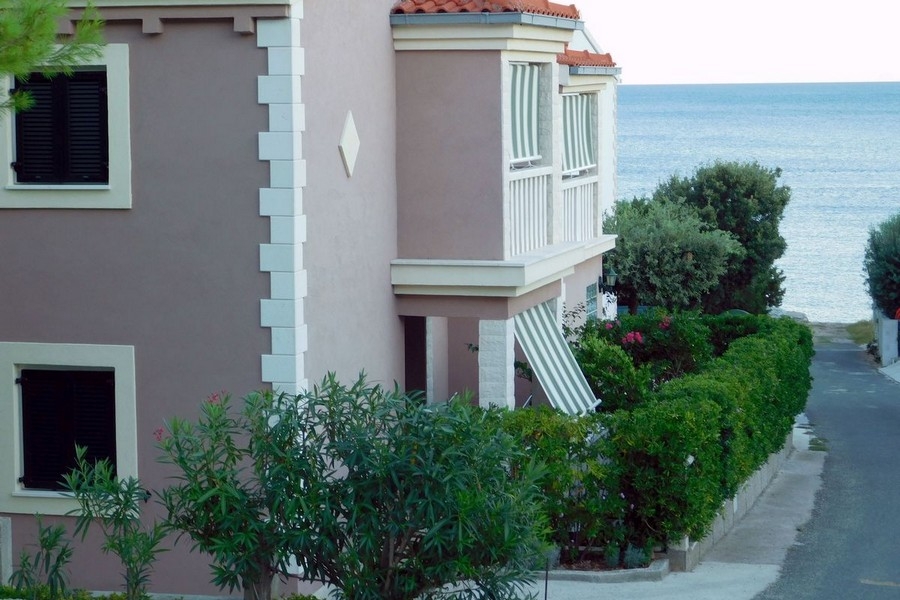 Maison près de la mer sur l'île de Vis en Croatie à vendre.