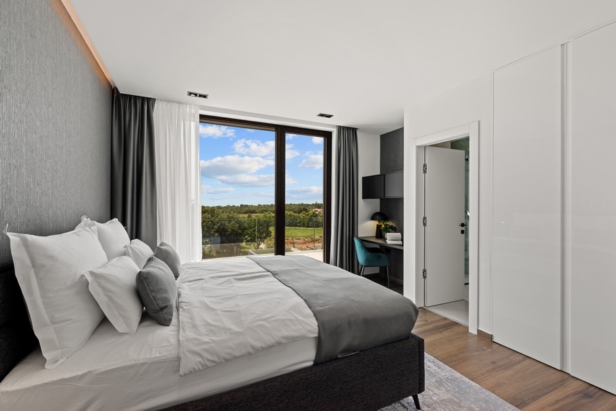 Salle de bains moderne aspect pierre naturelle et douche