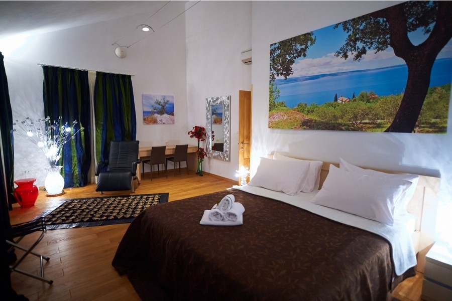 Chambre avec vue mer et coin salon