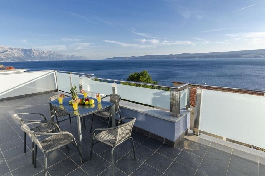 Villa en appartements à vendre près d'Omis en Croatie.