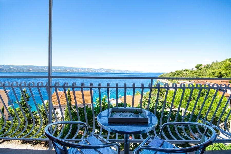 Maison avec belle vue mer près d'Omis en Croatie à vendre - H3872.