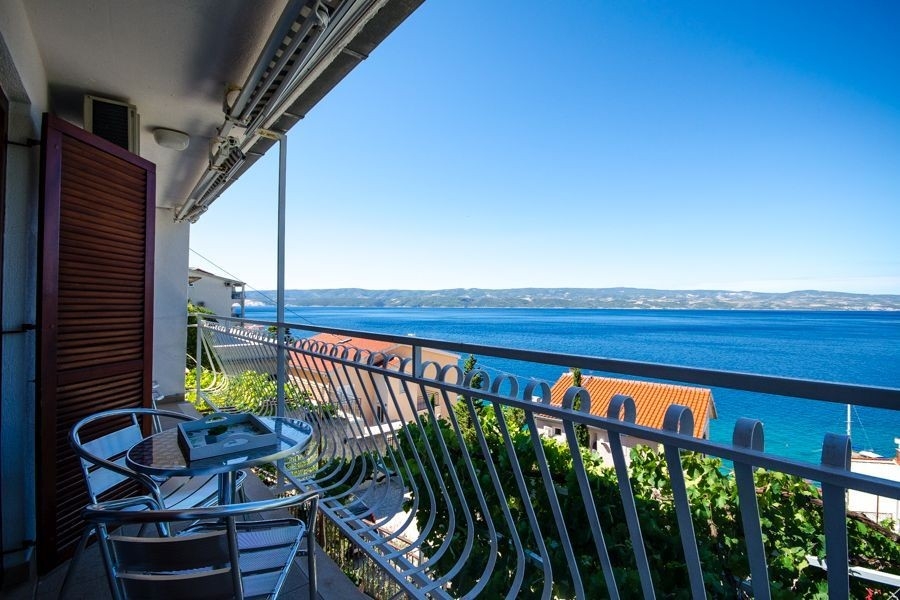 Terrasse avec vue mer - maison H3872 près d'Omis.
