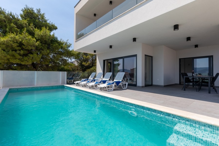 Villa moderne avec piscine près de Ploce en Dalmatie du Sud, Croatie.