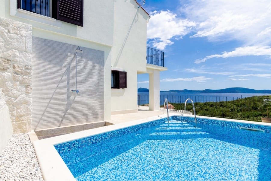 Maison avec piscine à vendre en Croatie.