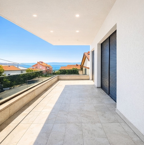 Terrasse couverte avec vaste vue sur la mer
