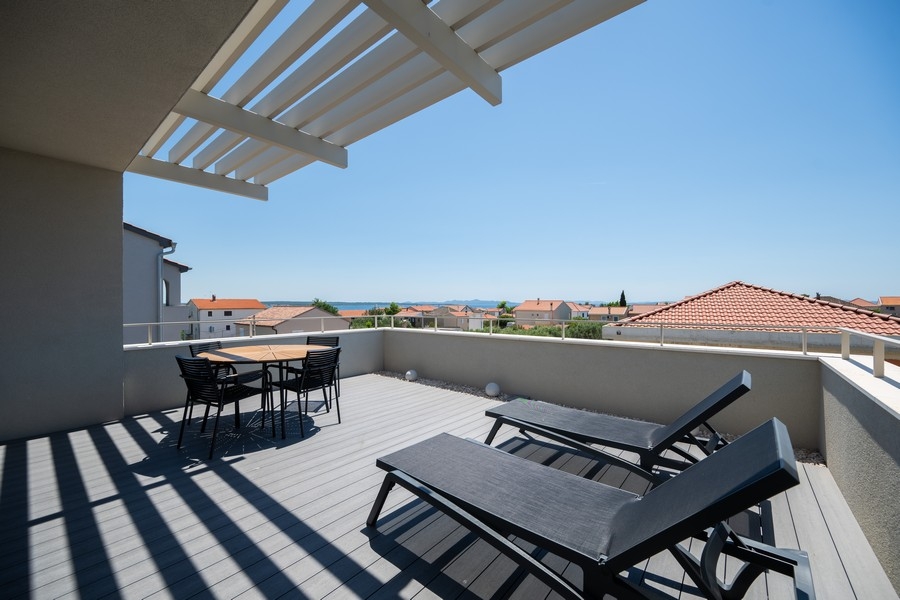 Piscine et terrasse du bien H3883 à Privlaka