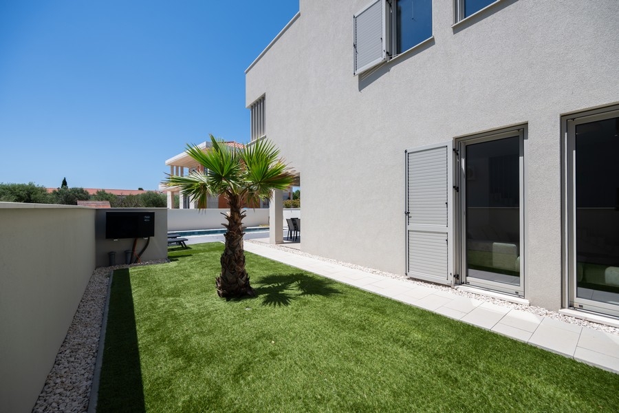 Vue mer depuis la maison jumelée H3883 à Privlaka en Croatie