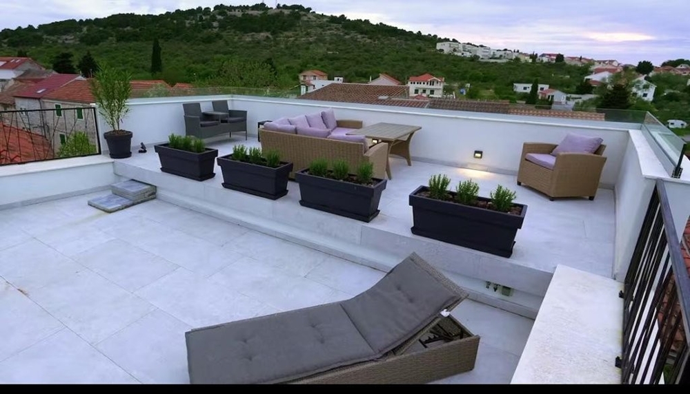 Toit-terrasse confortable de la maison H3887 sur Murter
