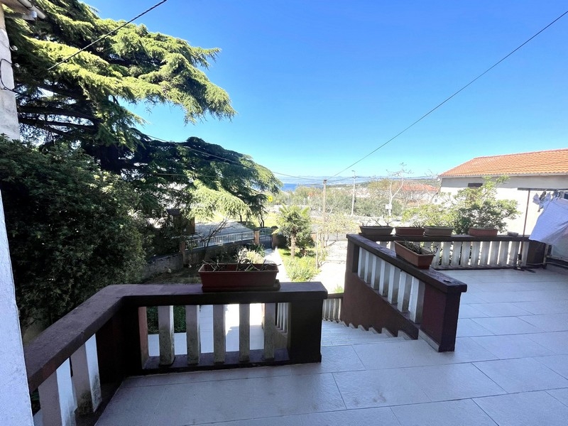 Terrasse avec vue mer et environnement méditerranéen