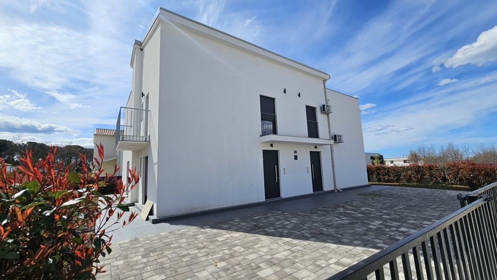 Arrière de la maison H3895, à vendre près de Porec en Istrie.