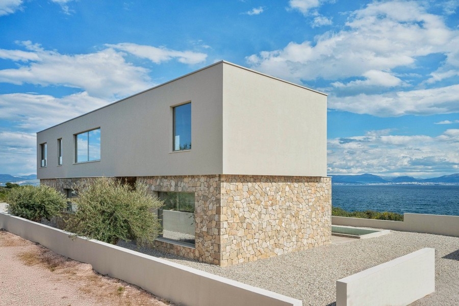 Maison à façade en pierre naturelle et vue mer en Croatie