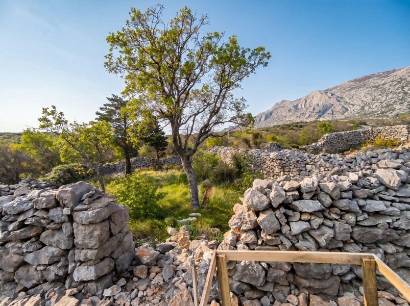 Bien dans un cadre méditerranéen en Croatie à vendre.