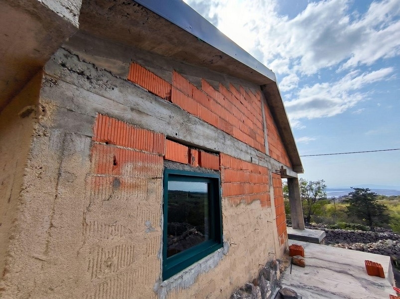 Vue latérale de la maison.