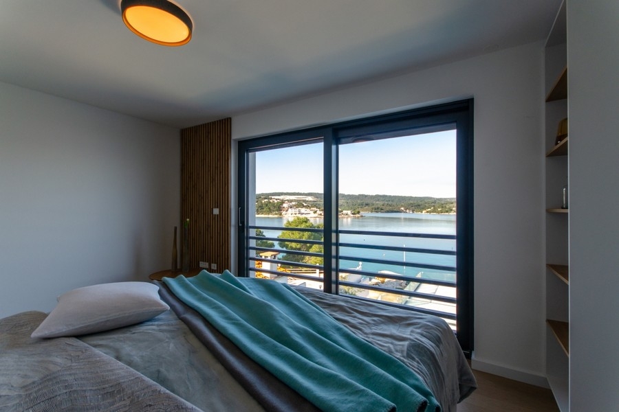 Vue du lit double sur la mer.