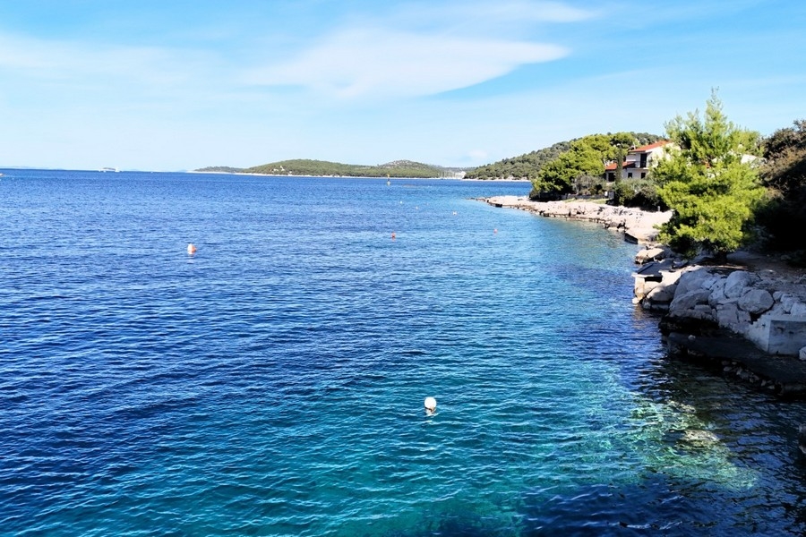 Maison en bord de mer à vendre près de Rogoznica en Croatie - H3907.