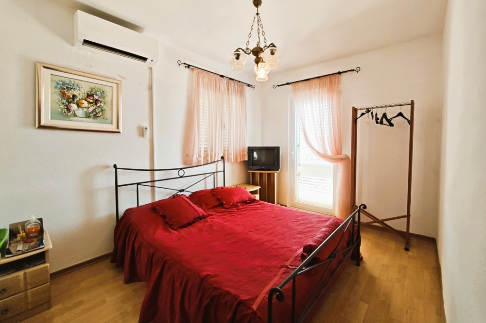 Chambre avec accès au balcon et vue mer