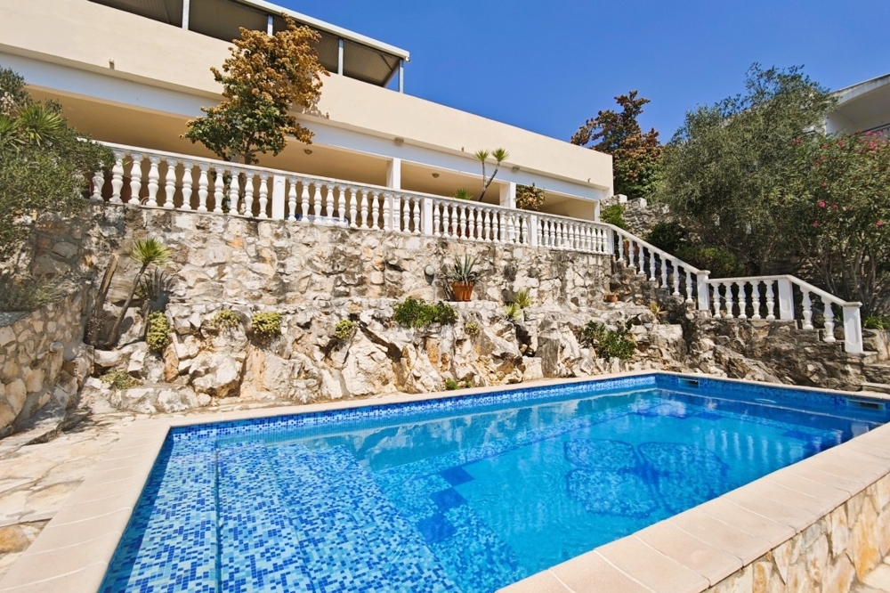 Piscine du bien H3910.