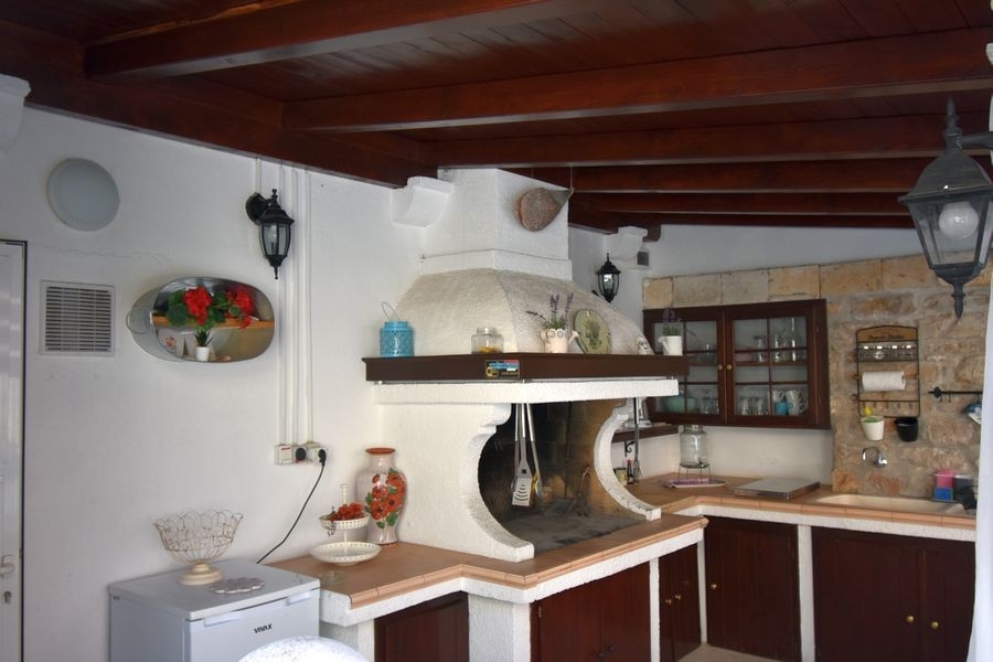 Cuisine extérieure avec espace barbecue