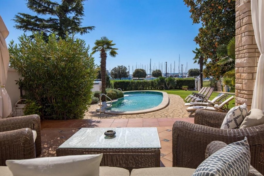Villa avec piscine près de la mer à Umag, Istrie.