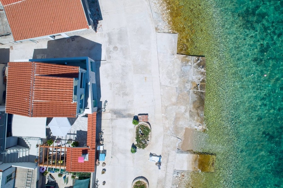 Maison en bord de mer près de Sibenik en Croatie - H3922