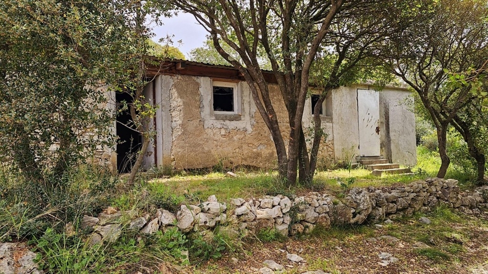 Maison à reconstruire en bord de mer.