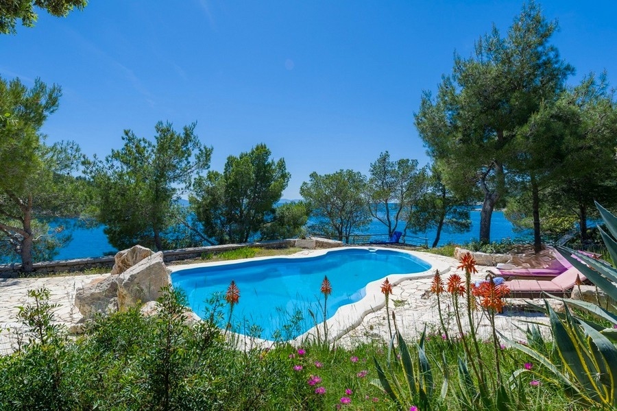 Piscine du bien H3929.