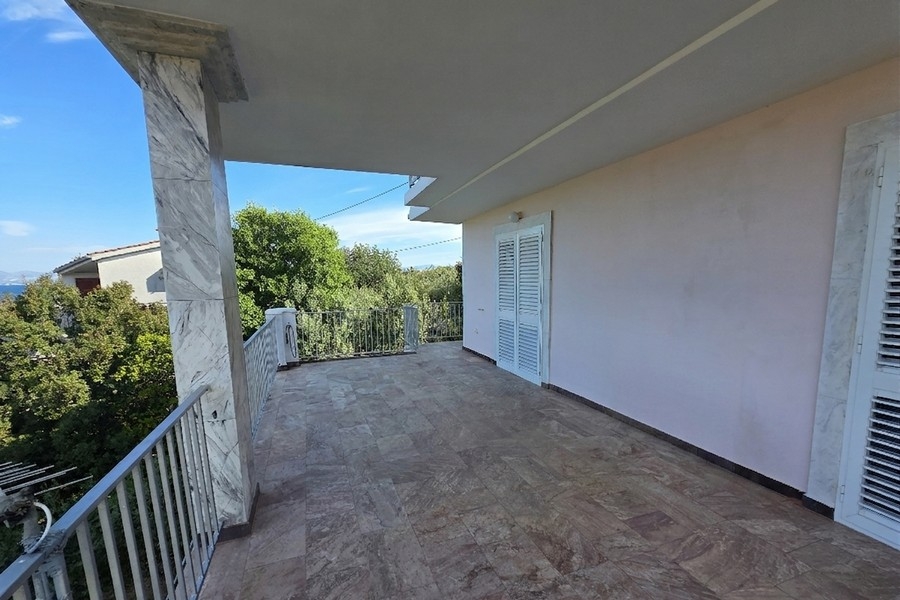 Terrasse de la maison H3930 sur l'île de Solta en Dalmatie.