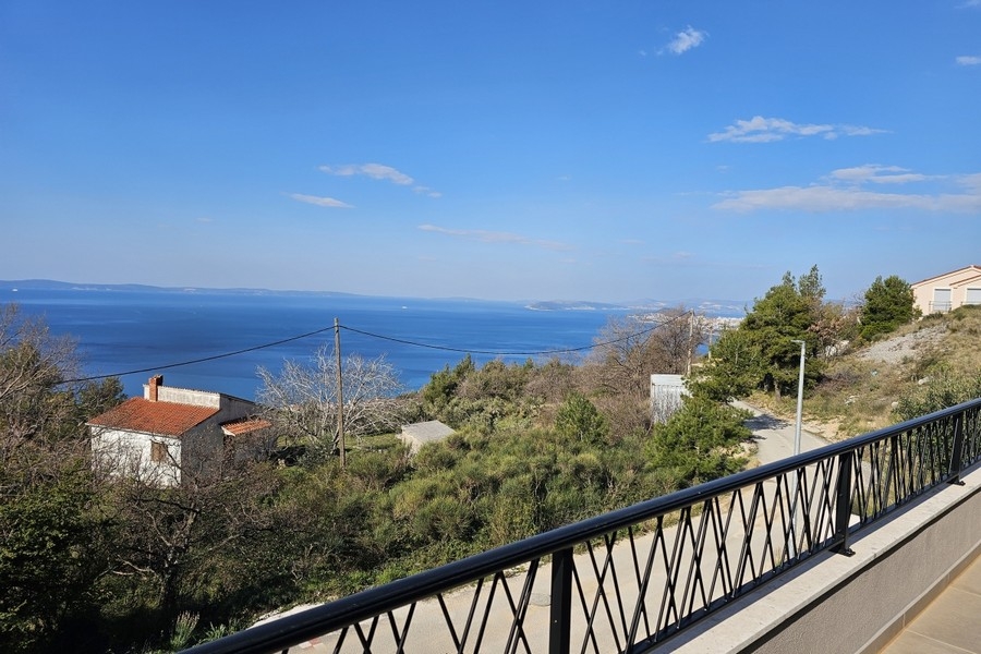 Vue mer sur le littoral près de Podstrana dans la région de Split, Croatie.