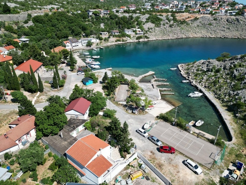 Maison près de la mer à Cesarica