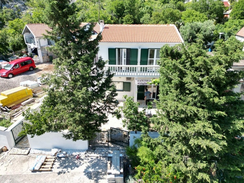 Maison avec deux logements dans un cadre calme