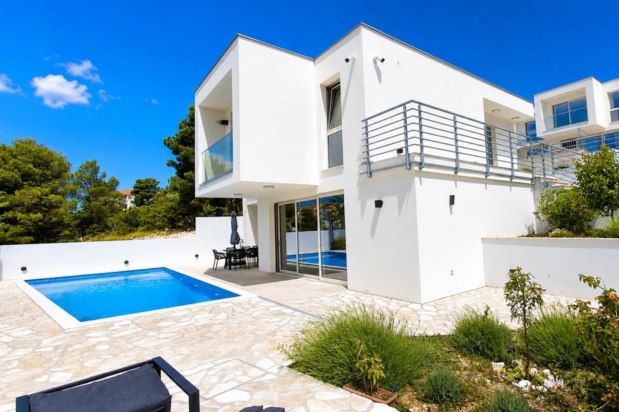 Villa avec piscine dans un cadre méditerranéen