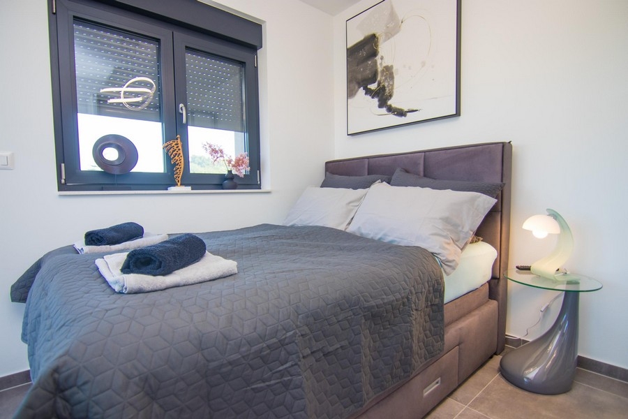 Chambre moderne de la villa