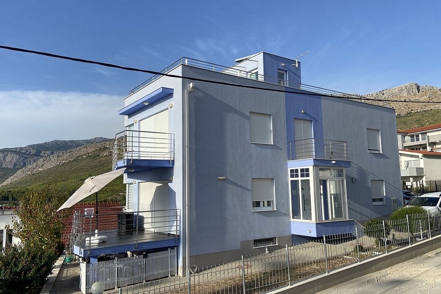 Maison moderne avec toit-terrasse en Croatie