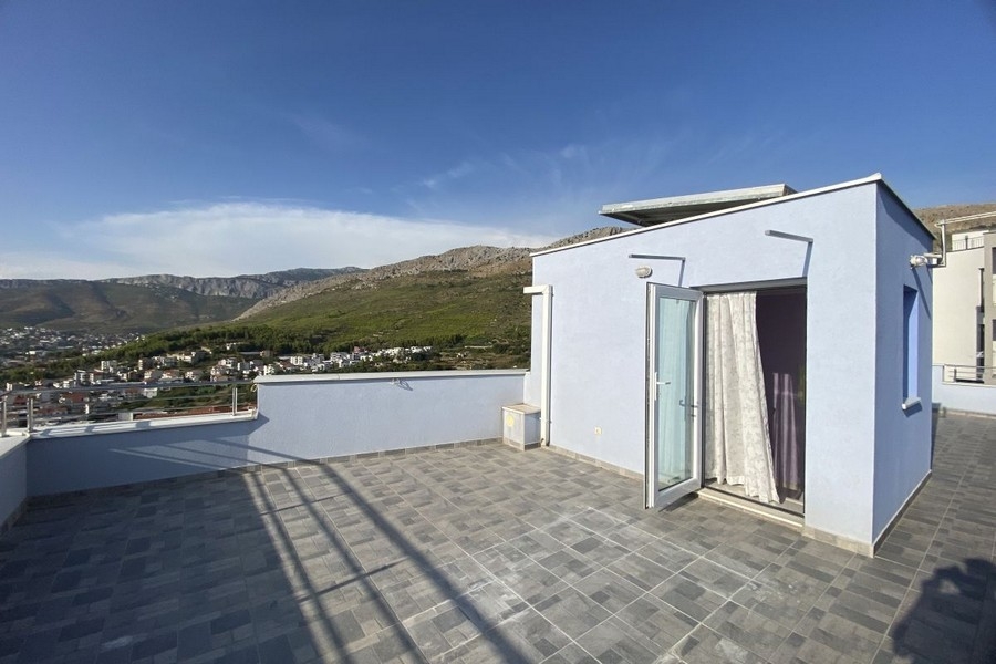 Grand toit-terrasse avec vue panoramique