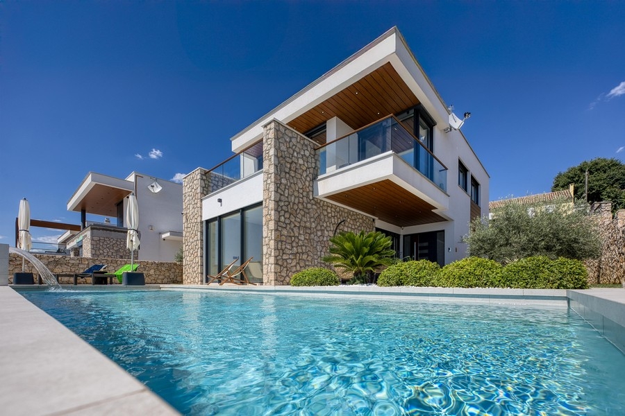 Villa moderne avec piscine et vue mer en Croatie