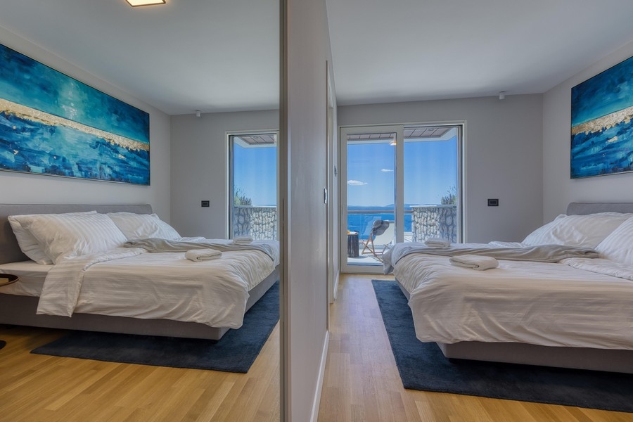 Chambre avec vue mer et accès au balcon
