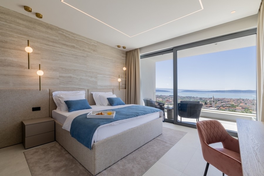 Chambre élégante avec terrasse et vue sur la mer