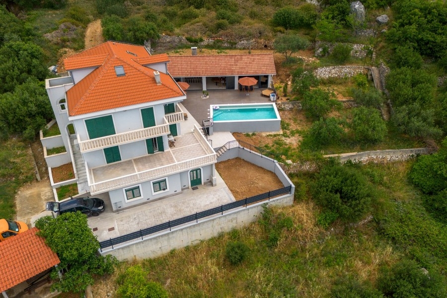 Maison avec piscine et vue mer en Croatie
