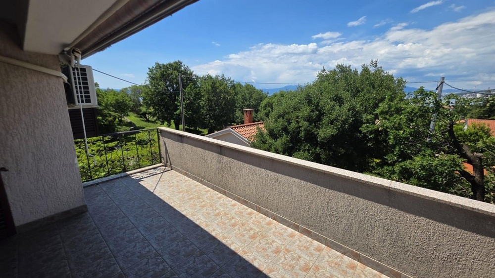 Balcon avec vue et store