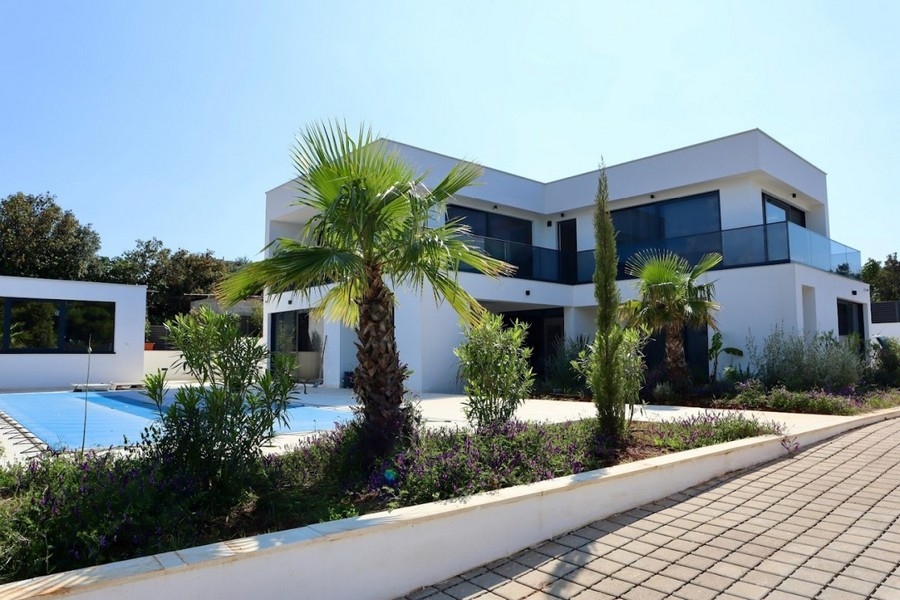 Villa de luxe avec piscine et jardin méditerranéen