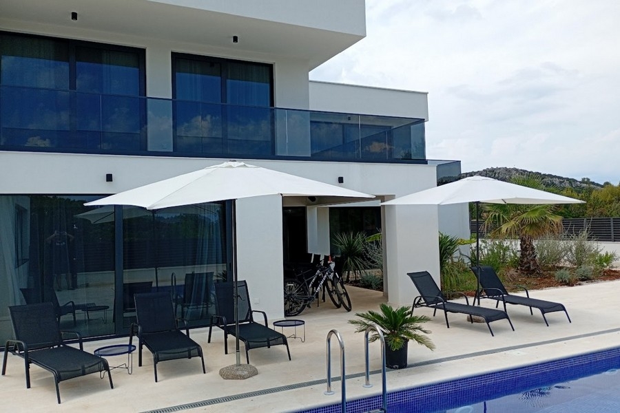 Solarium avec piscine en Dalmatie