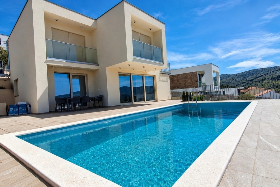 Villa de luxe avec piscine et vue mer près de Sibenik en Croatie
