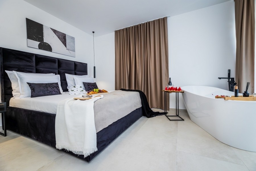Chambre de luxe avec baignoire