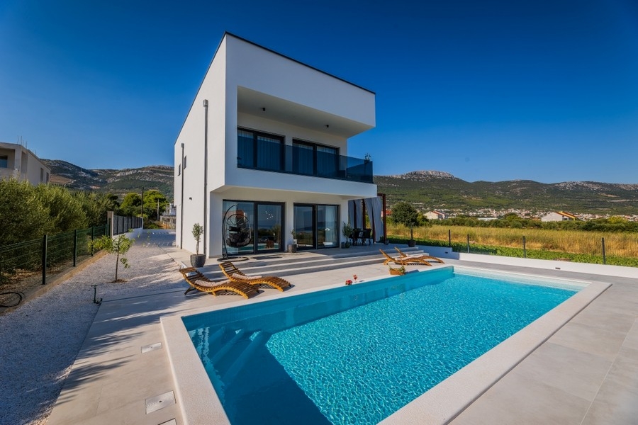 Maison de luxe avec piscine et vue sur les montagnes