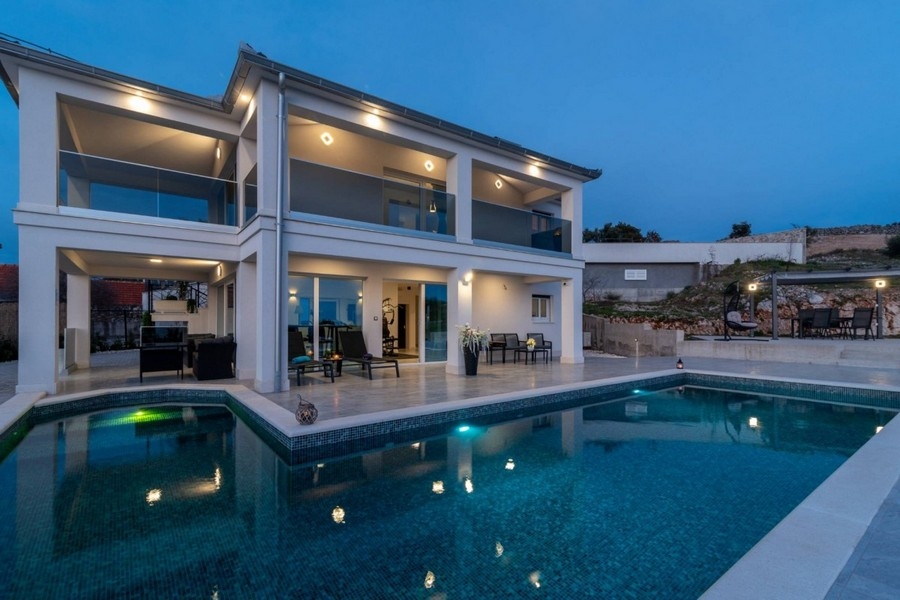 Villa moderne avec piscine en Croatie