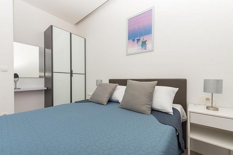 Chambre moderne avec penderie